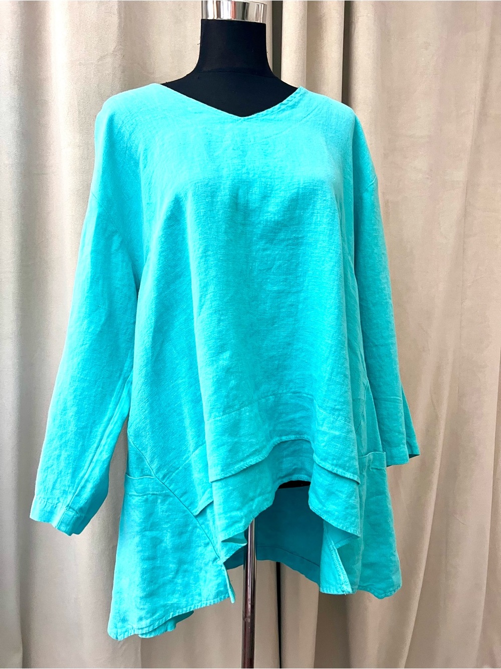 NWT Mosaic V-Neck Linen Tunic Top in Turquoise
